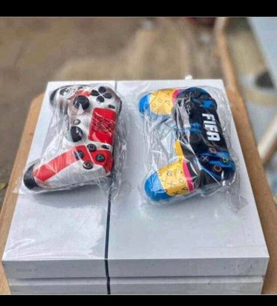 Console de jeu PS4 + Manettes