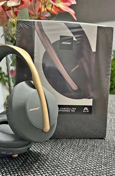 Bose Noise Cancelling Headphones 700