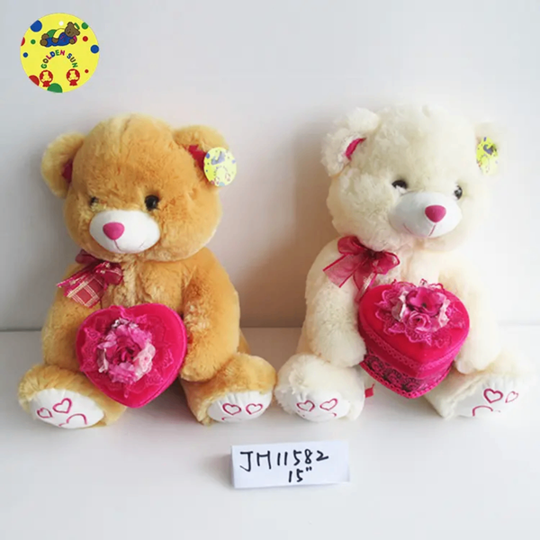 Ourson câlin avec cœur