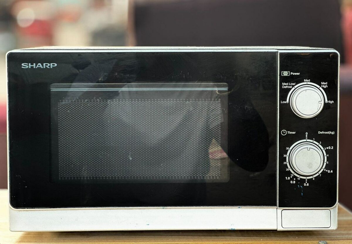 Micro-ondes compact 20L 700W