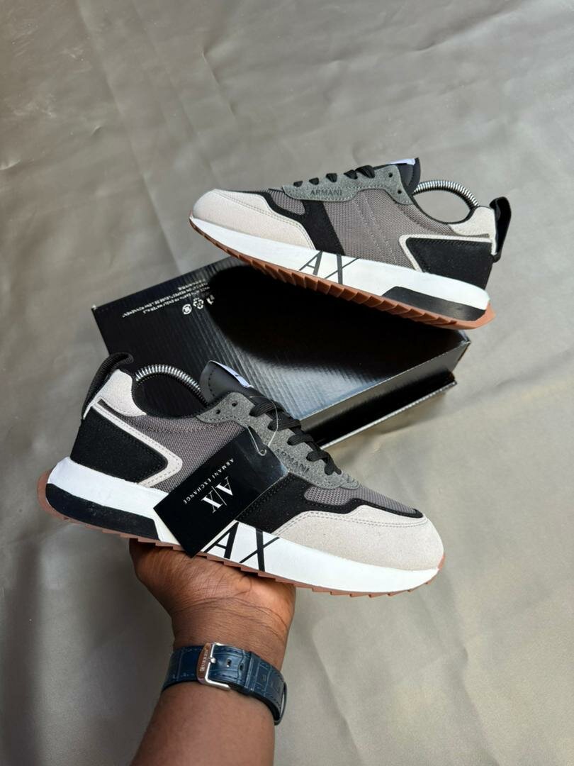 Baskets Armani modernes