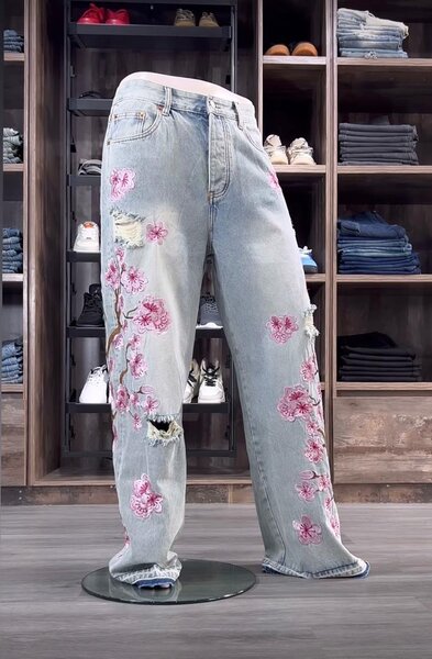 Jean brodé fleuri décontracté