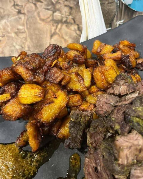 Plat de viande grillée