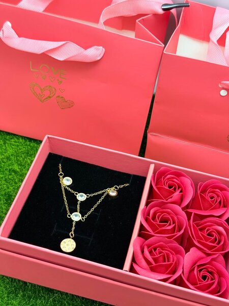 Ensemble Collier et Boucles d'Oreilles en Forme de Coeur