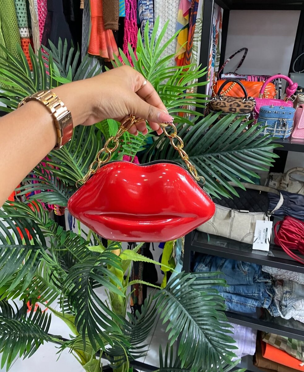 Lip shape crossbody bag