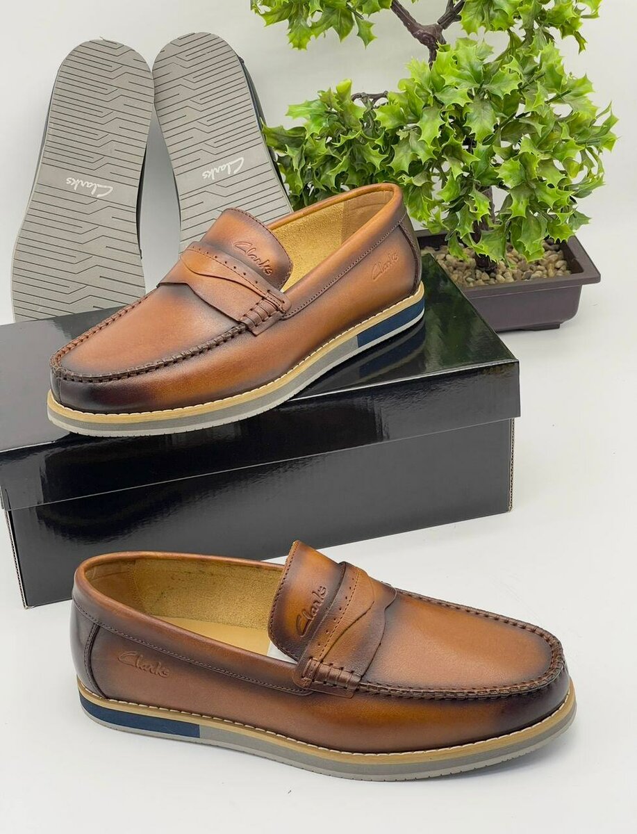 Clarks super solid leather loafers
