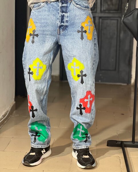 Jean homme avec motifs colorés