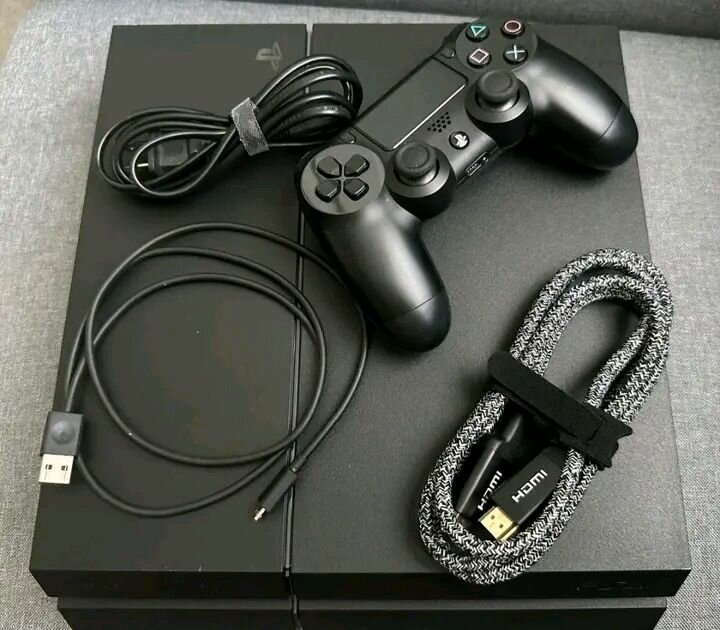 Console PS4 avec manettes