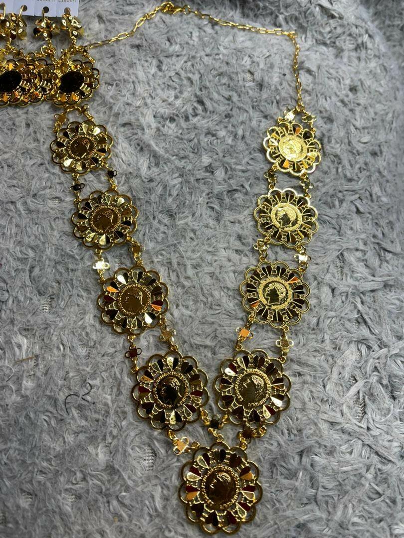 Collier fleur doré élégant