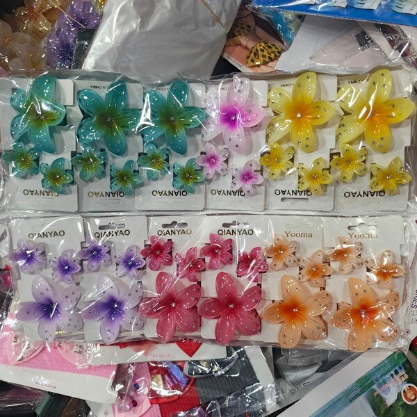 Pinces à cheveux fleuries colorées