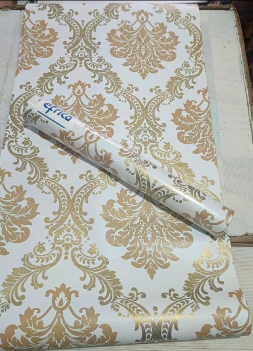 Papier peint floral doré