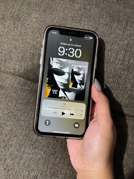 iPhone X avec coque cœur