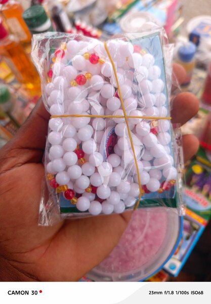 Chapelet de perles colorées