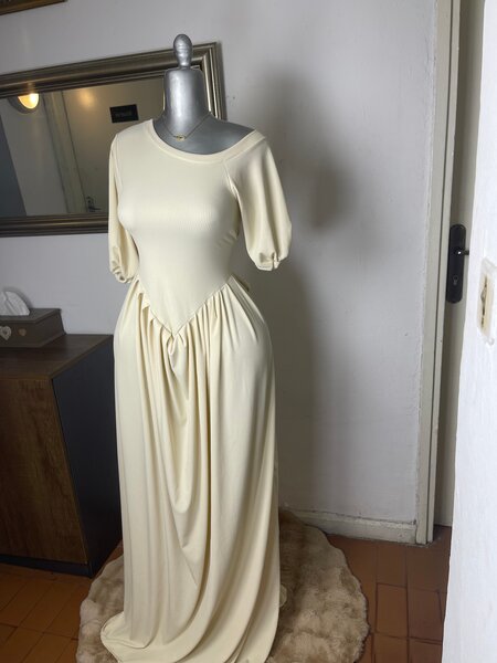 Robe longue élégante crème