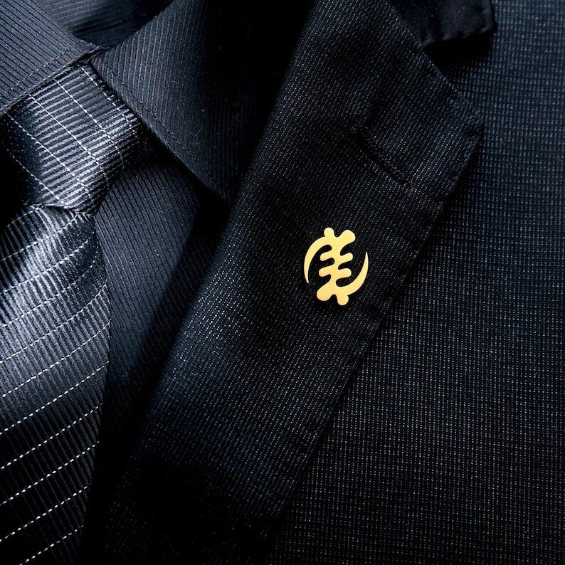 Pin Gye Nyame Émail Doré