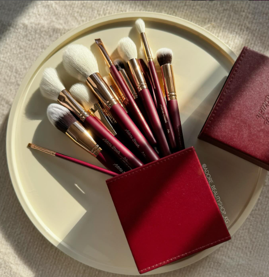 The DIVA set - 17 кистей.