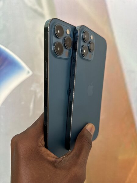 iPhone 12 Pro Max Bleu