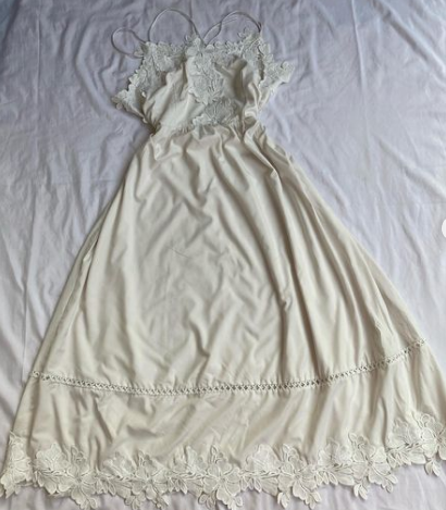  dress is a combination of white