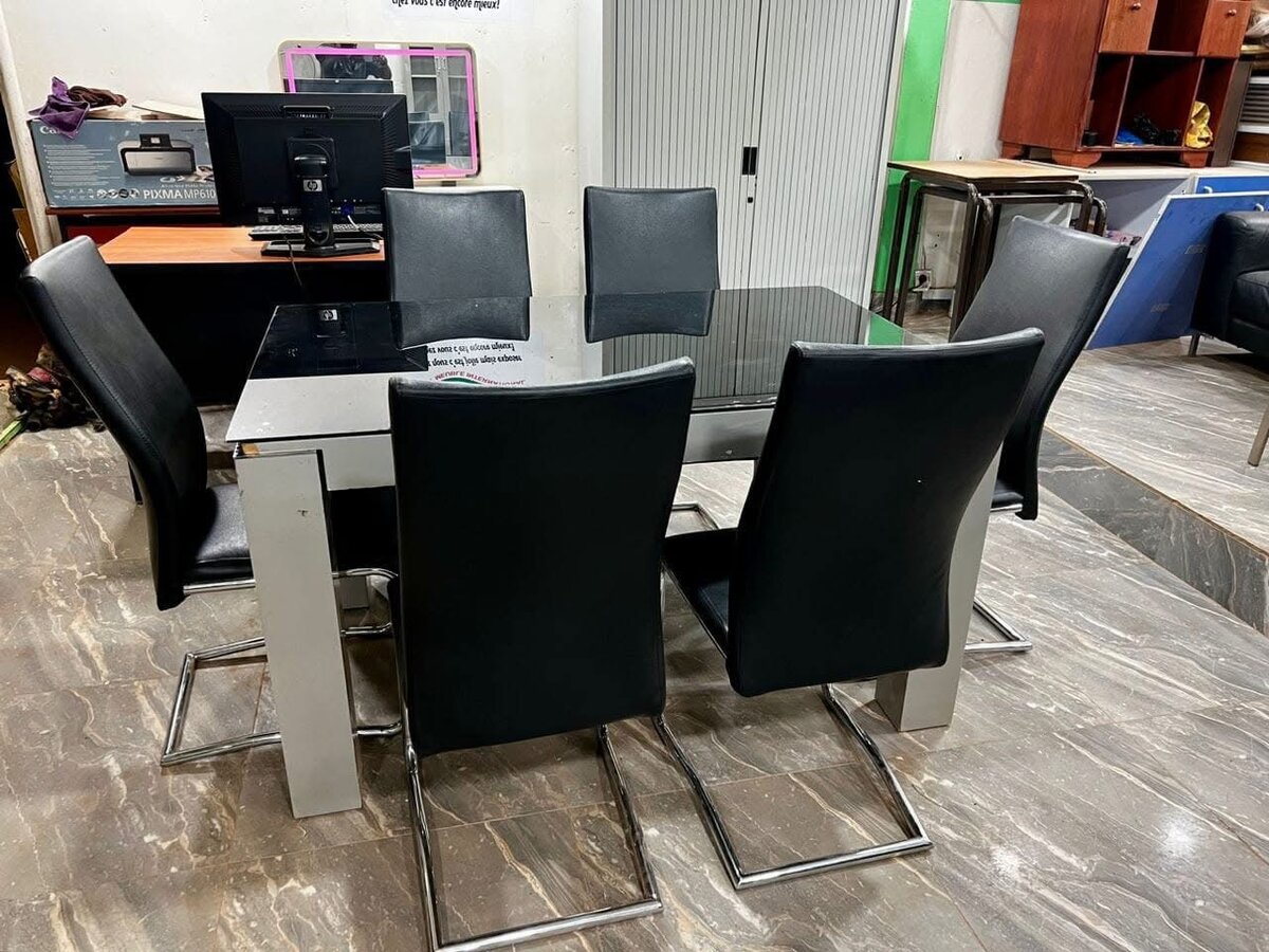 Table à manger 6 chaises