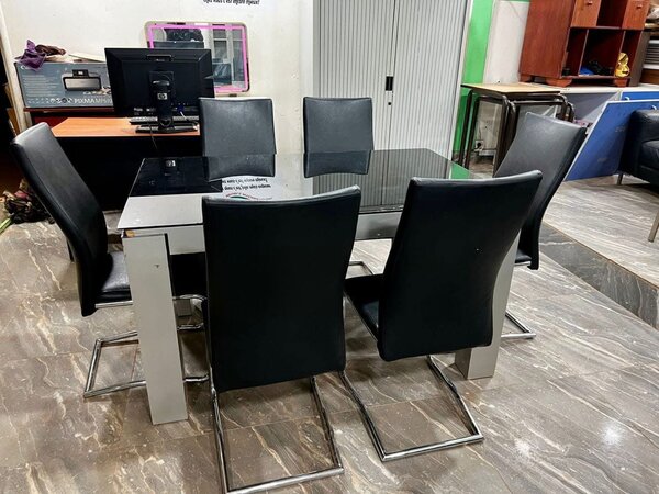 Table à manger 6 chaises