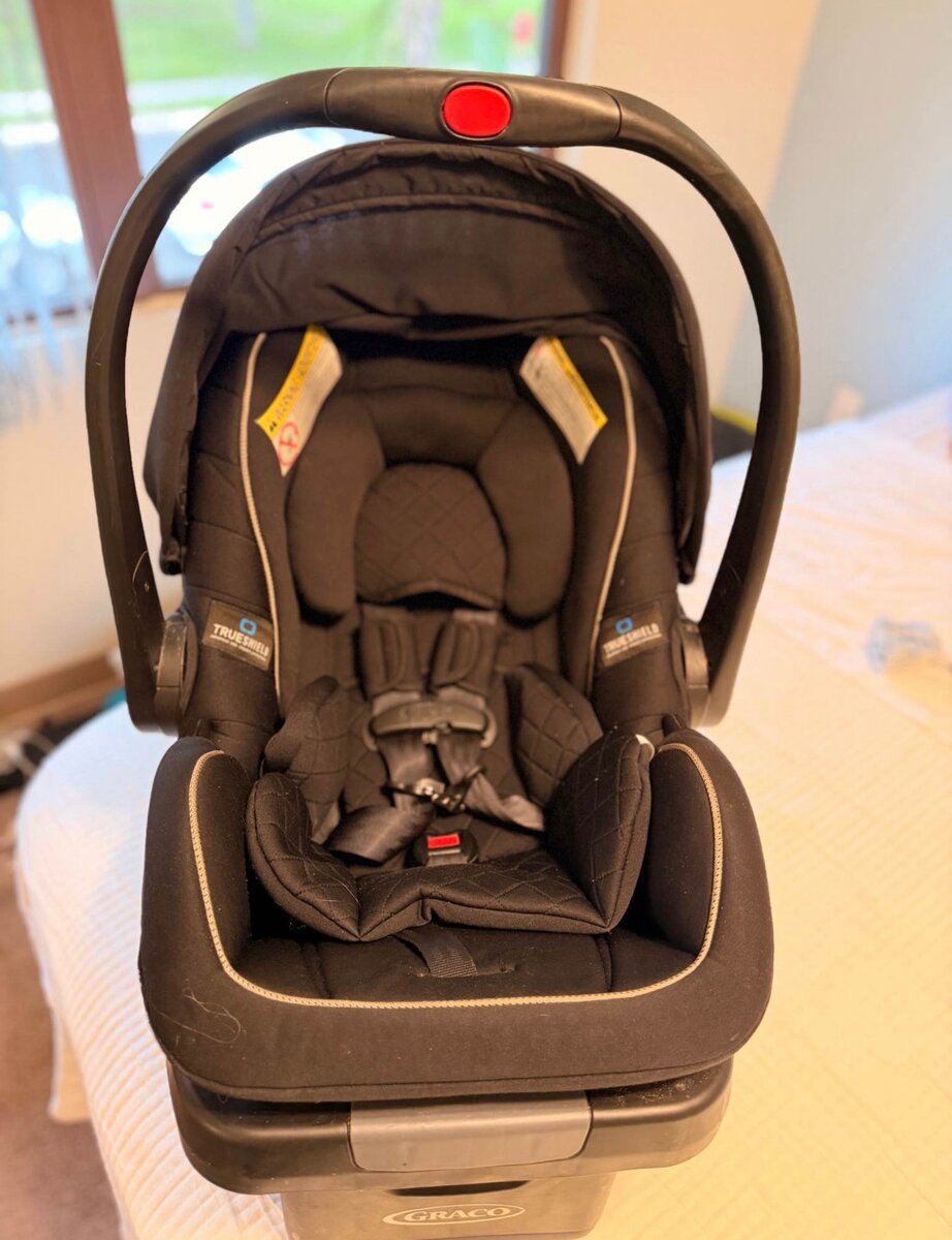 Siège auto bébé noir Chicco