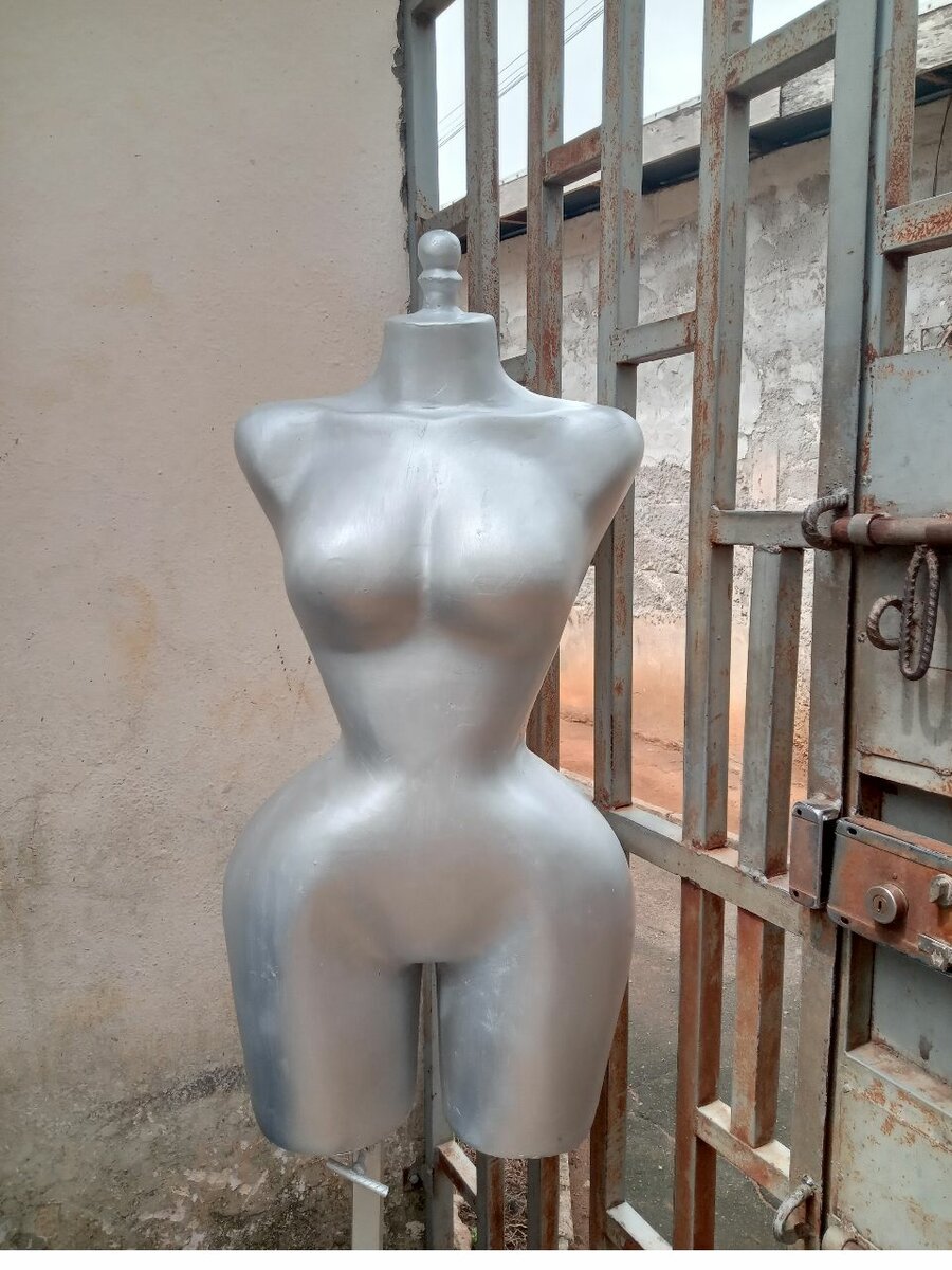 Mannequin femme argentée