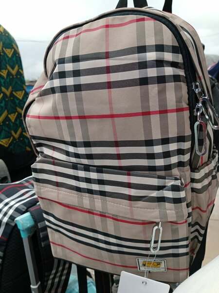 Sac à dos à carreaux tendance