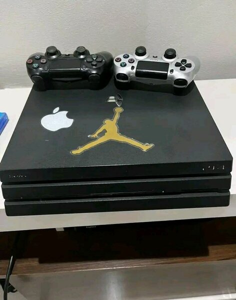 Console Sony PS4 Slim