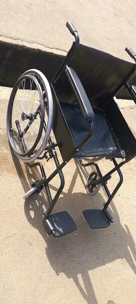 Fauteuil roulant léger pliable