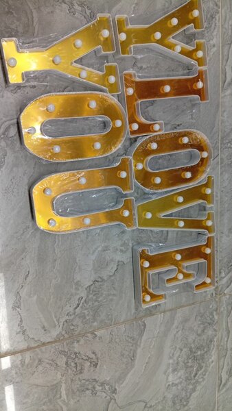 Lettres Lumineuses Or LED Décor