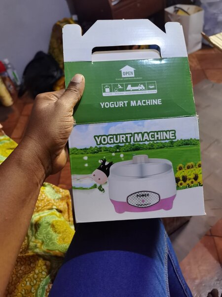 Yogurt making machine