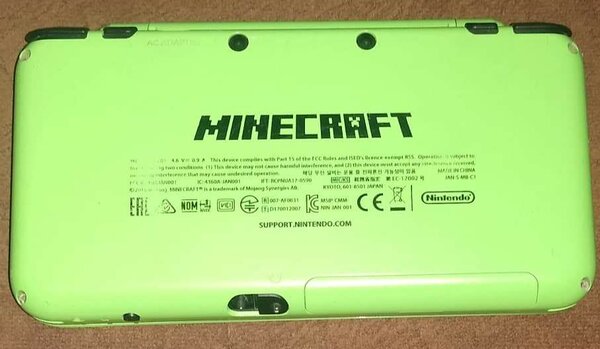 Nintendo 2DS XL Édition Minecraft