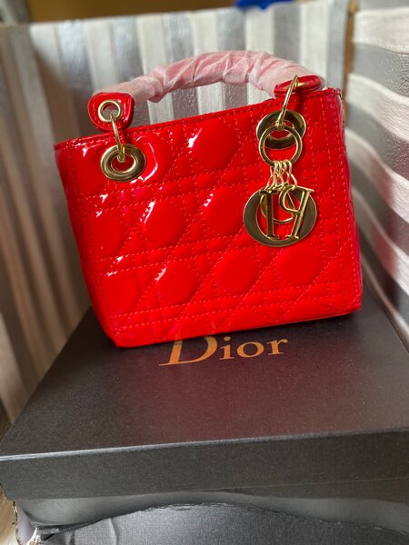 Sac Rouge Vernis Élégant