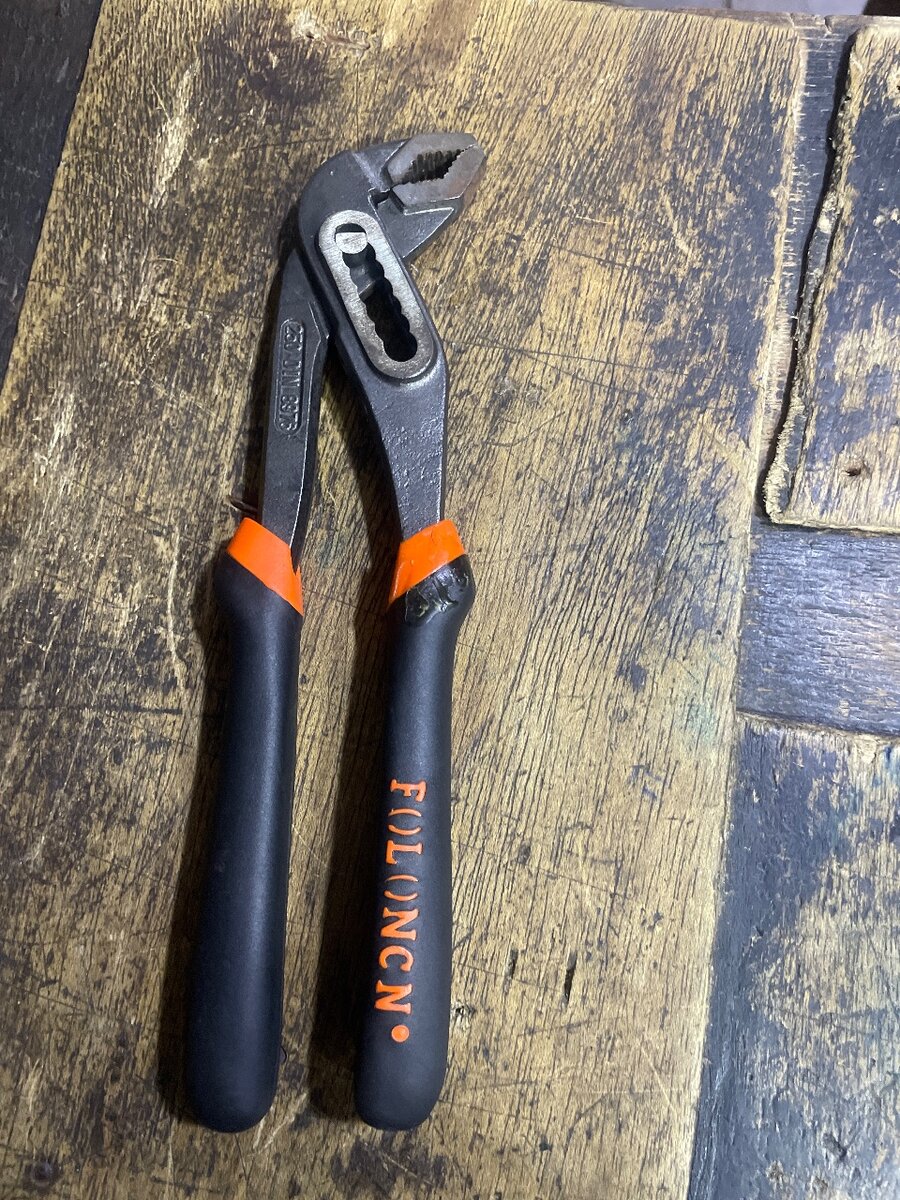 Pince multiprise robuste