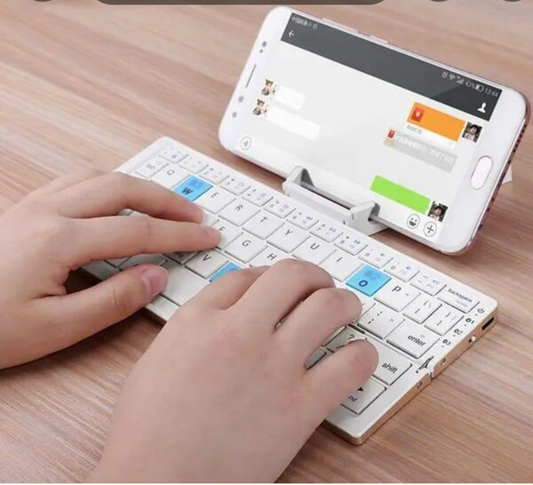 Foldable Bluetooth keyboard