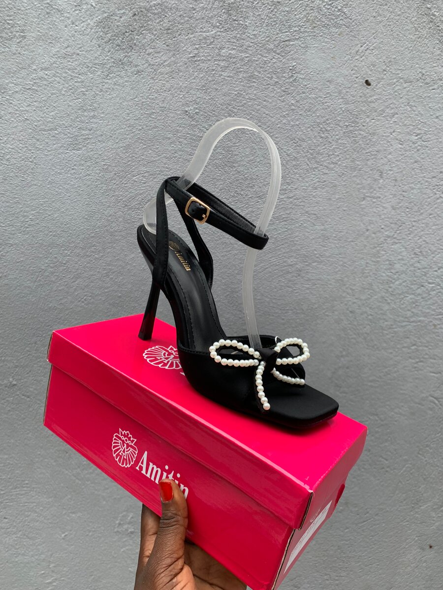 Sandales à talons avec perles