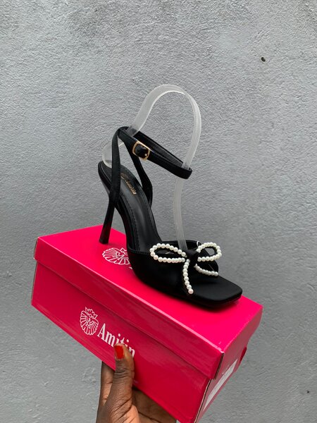 Sandales à talons avec perles