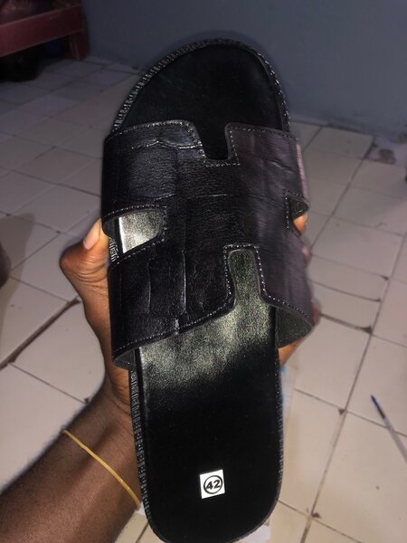 Sandales en cuir noir homme