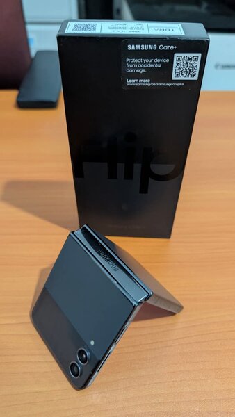 Samsung Galaxy Z Flip Smartphone