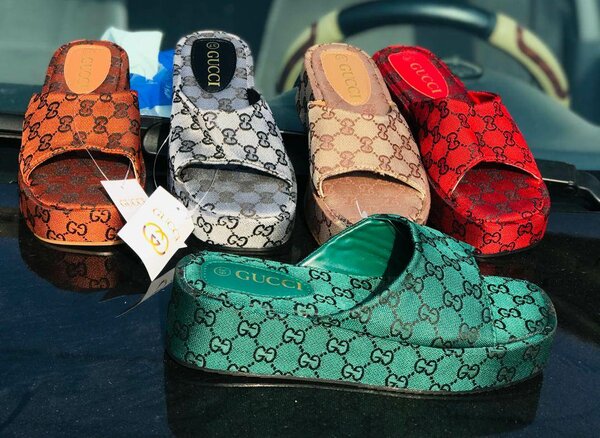 Claquettes tendance en tissu