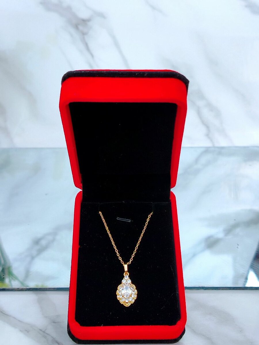 Collier Pendentif Élégant