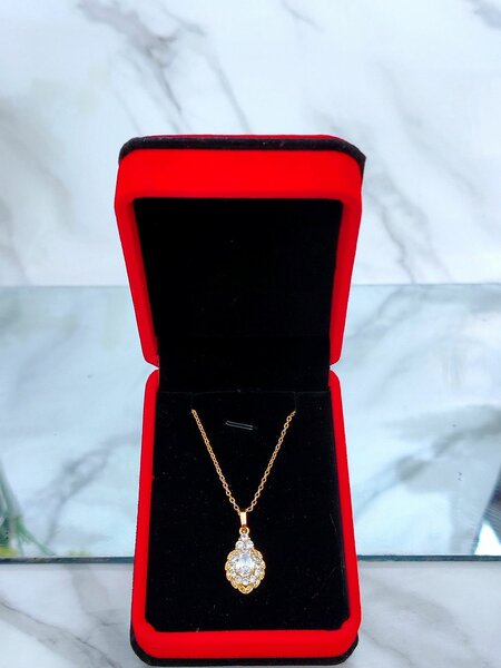 Collier Pendentif Élégant