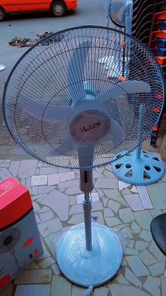 Ventilateur sur pied iLux réglable