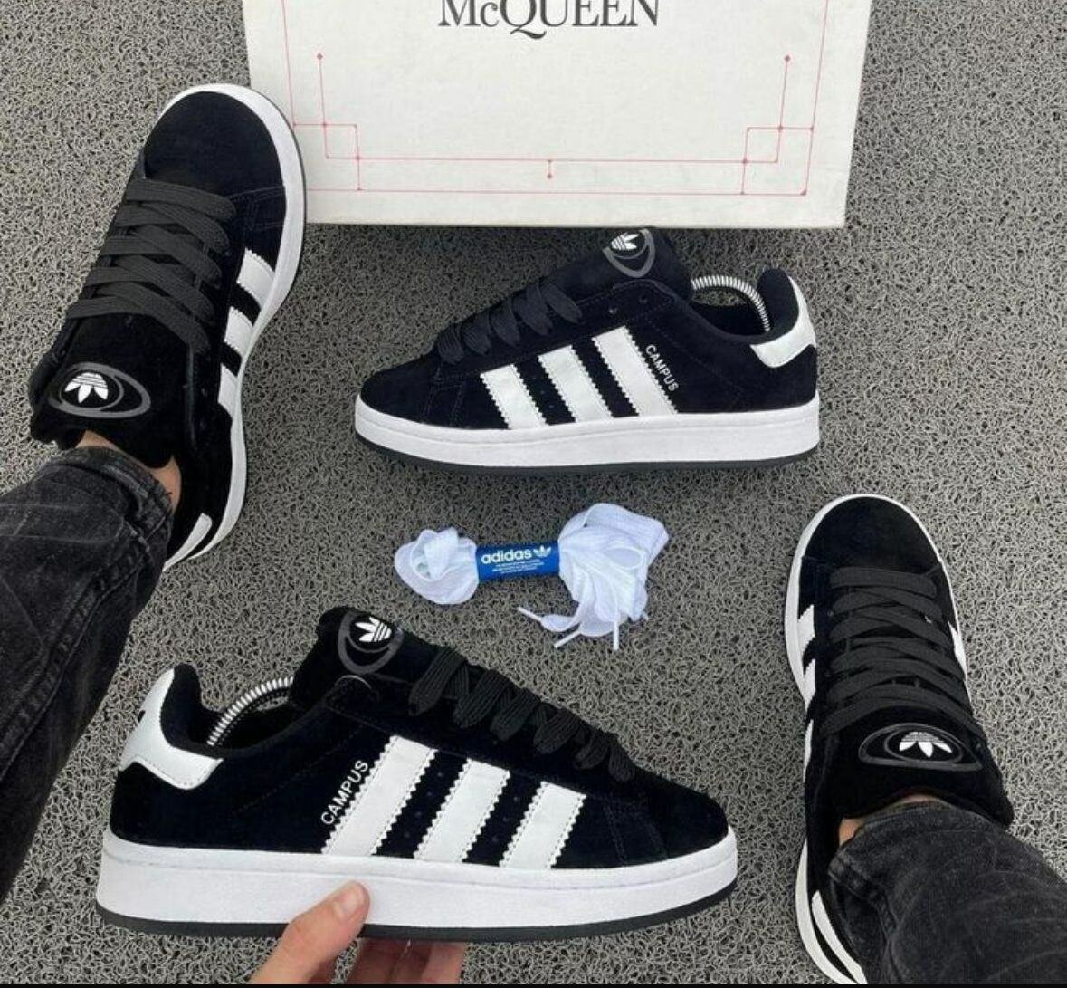 Sneakers en daim noir et blanc