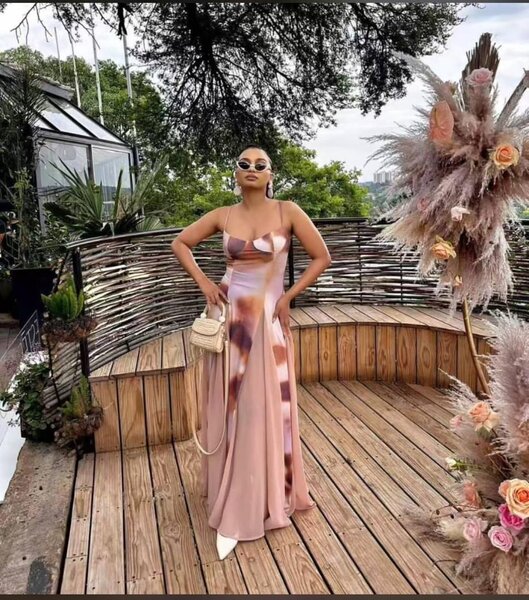 Robe longue élégante satinée