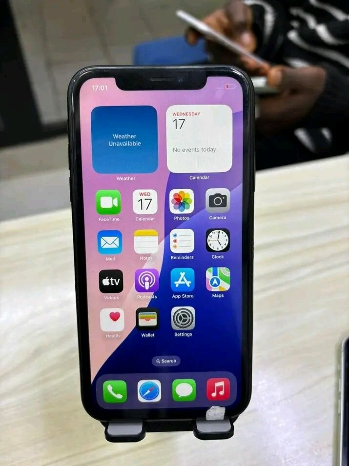 iPhone modèle récent 64 Go