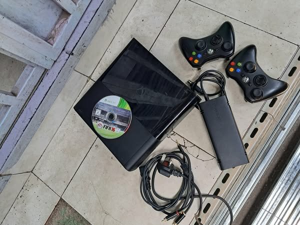 Xbox 360 500GB HDD with FIFA 16 CD