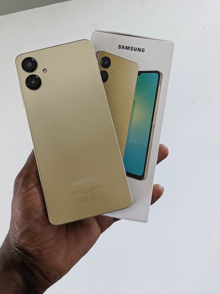 Samsung A06  (Open box)
