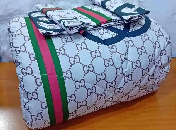 1 Duvet ,2 pillow cases and 1 flat sheet with print