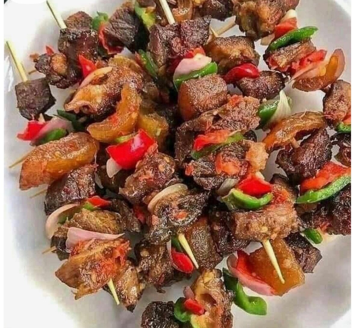 Viande grillée épicée